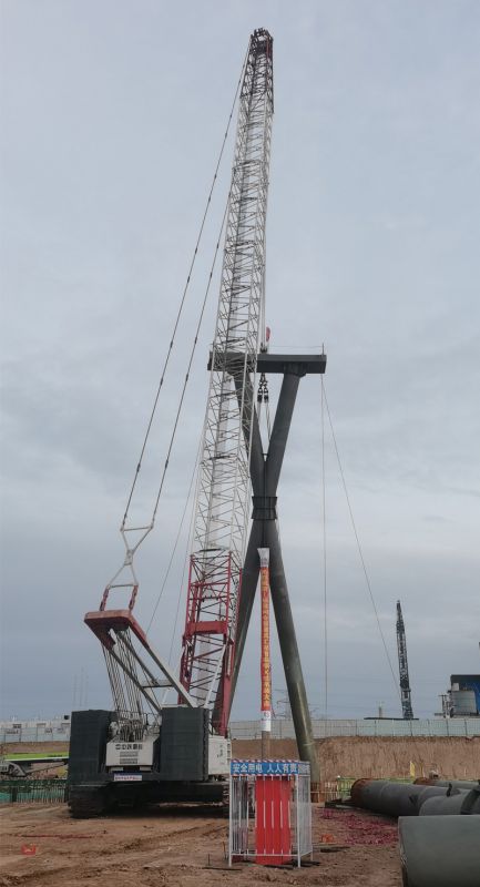 Gansu Nenghua Lanzhou New Area Thermal Power Project Section I: The first steel X-pillar of the intercooling tower construction project was successfully hoisted in place