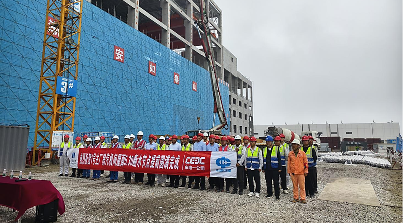The turbine room of the No. 1 main plant of the Huaneng Nantong (Tongzhou Bay) 2×1 million kilowatt large-scale clean and efficient coal-fired power Project was successfully capped